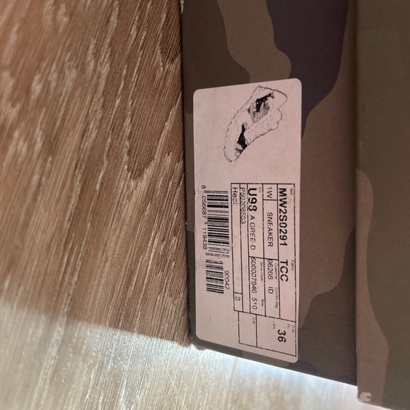 Valentino Garavani Sneakers - Picture 8 of 8